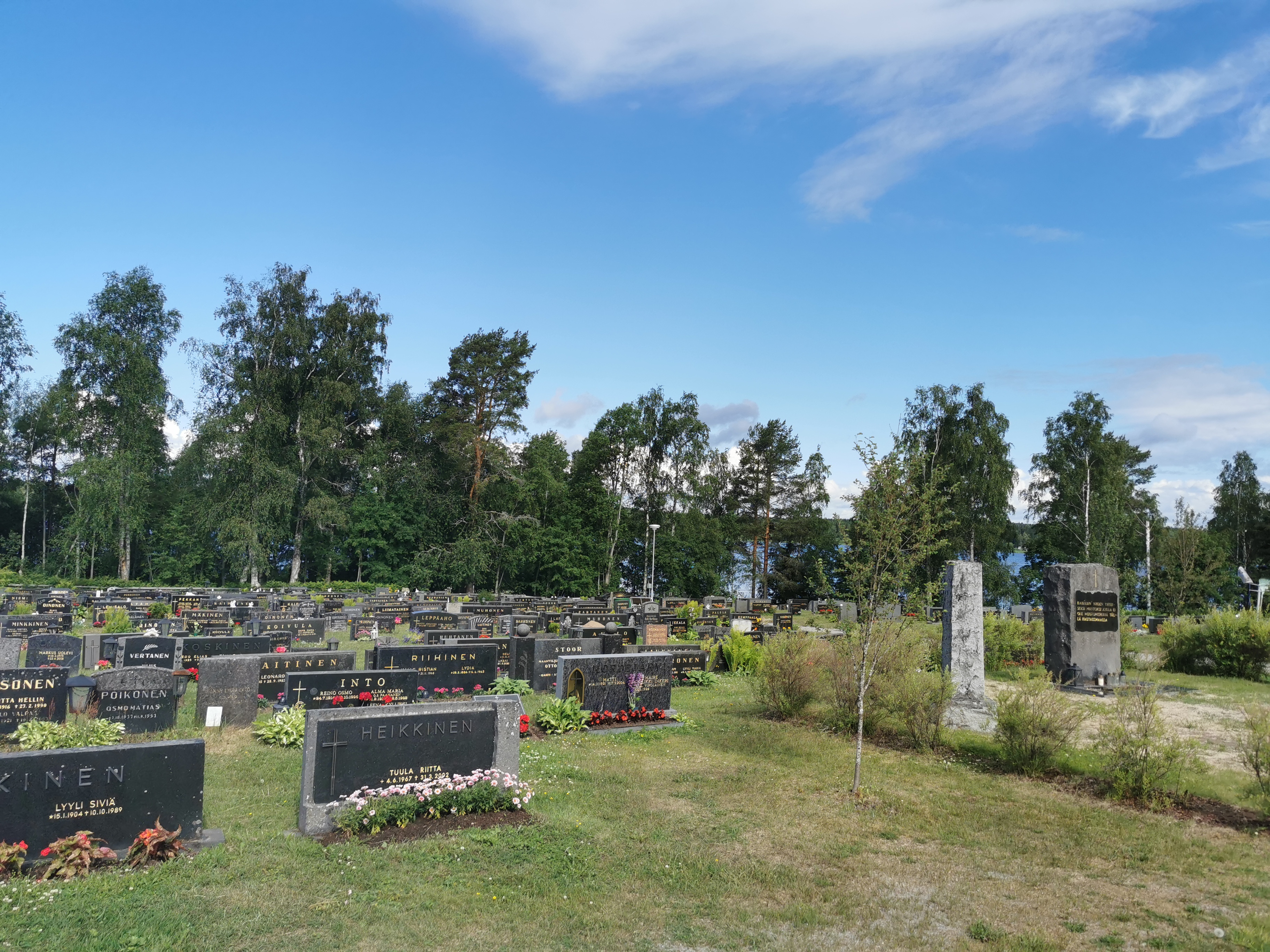 Karstulan hautausmaa Kesäinen hautausmaa