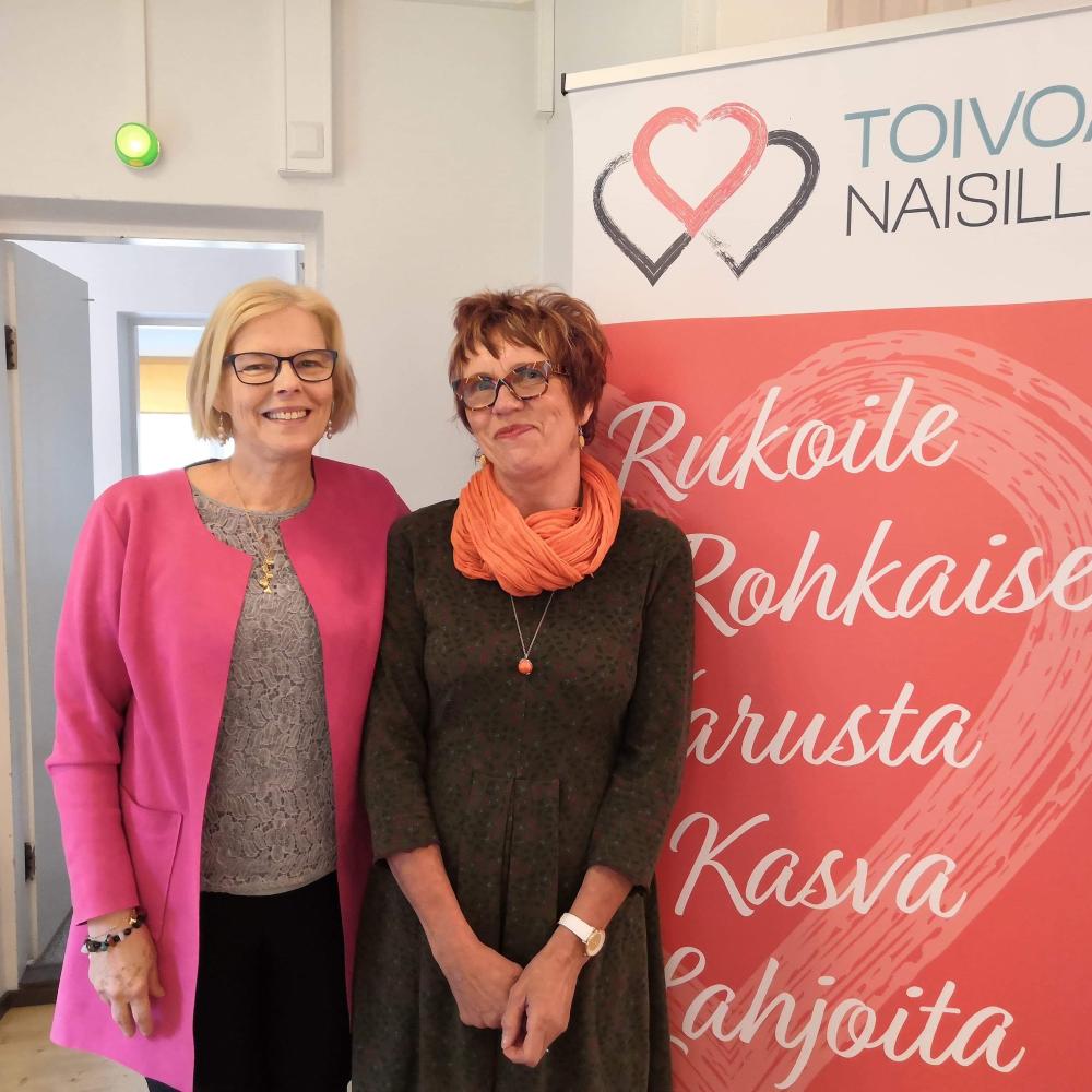 Hanna-piirin vetäjä Marja-Liisa Heikkilä ja Toivoa naisille työn Euroopan koordinaattori Eeva Vähäsarja